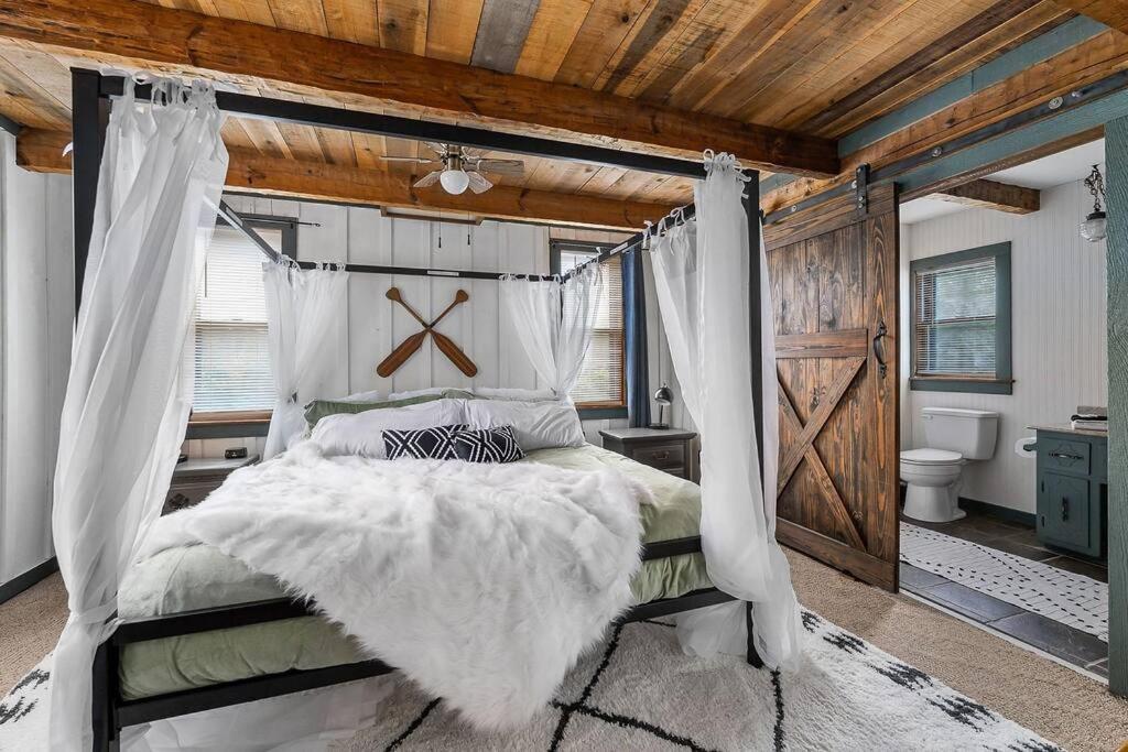 Rustic Cabin, Dock, Firepit, Kayaks & Games Winchester Екстериор снимка