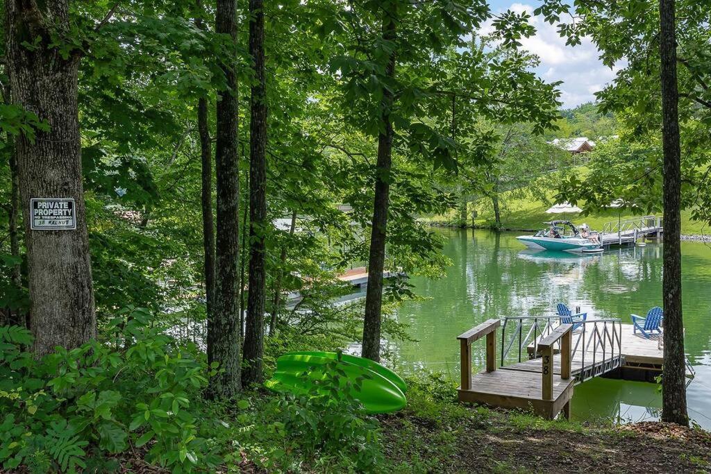 Rustic Cabin, Dock, Firepit, Kayaks & Games Winchester Екстериор снимка